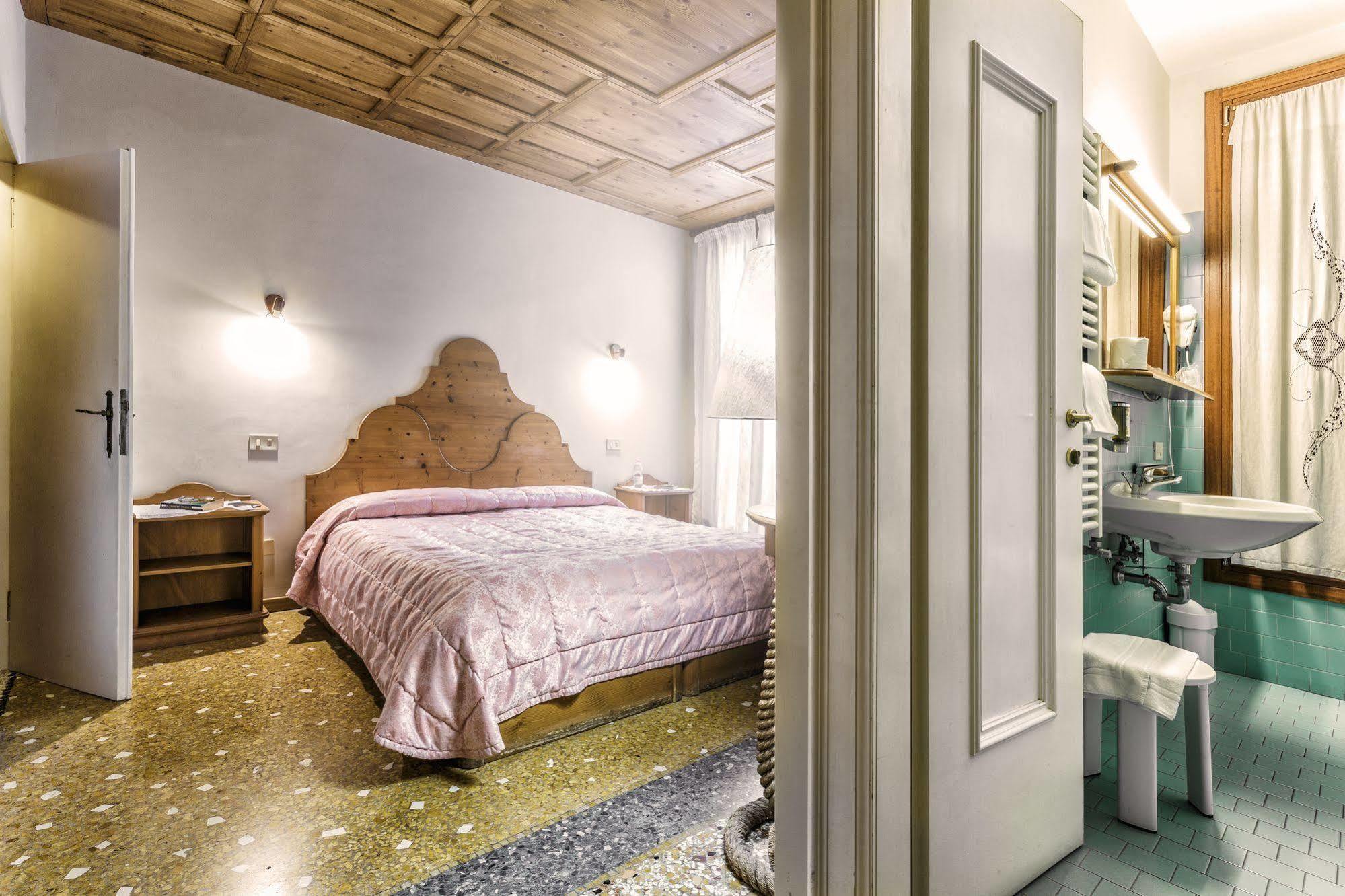 Locanda Bareteri Venice Luaran gambar