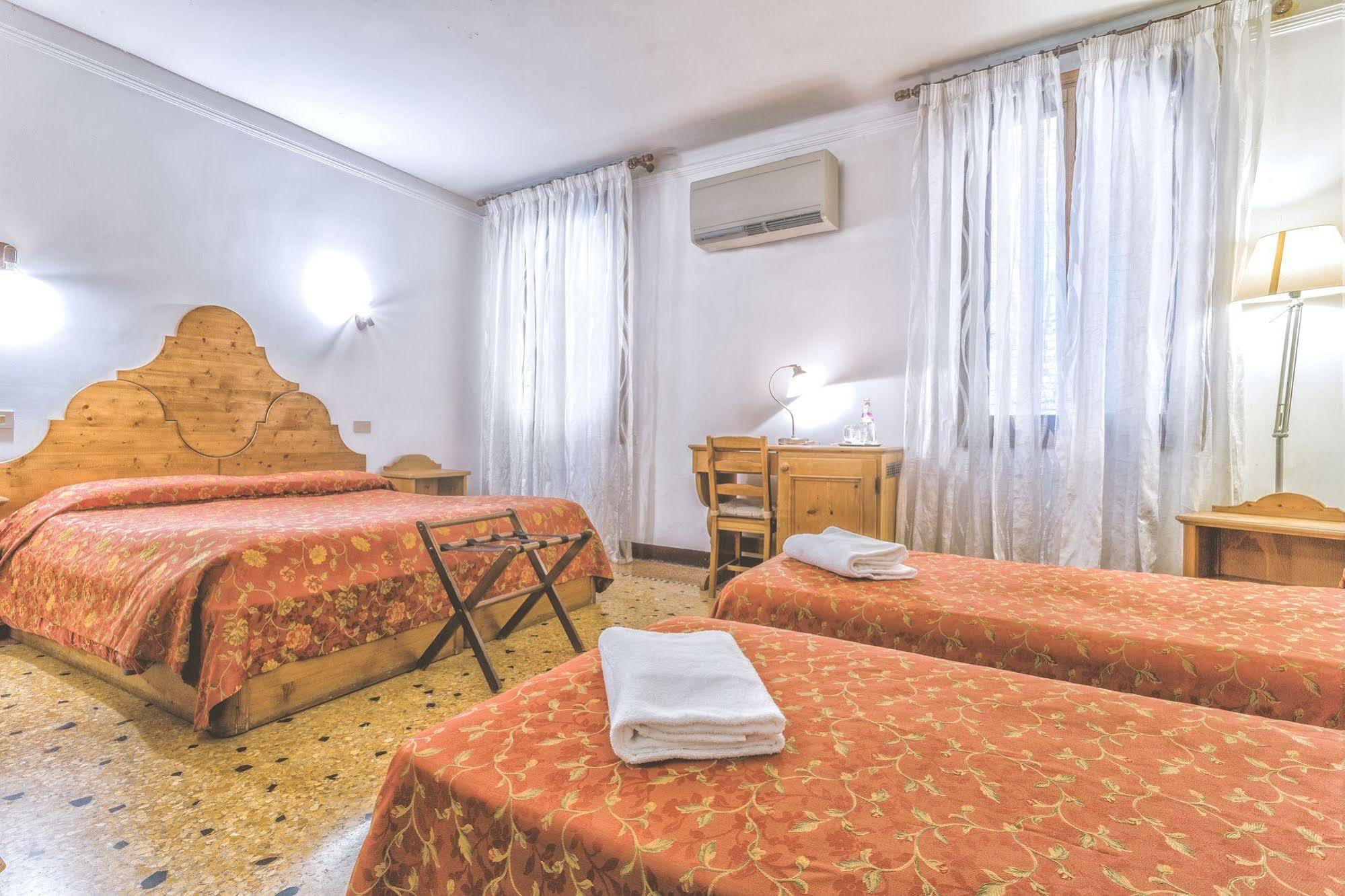 Locanda Bareteri Venice Luaran gambar